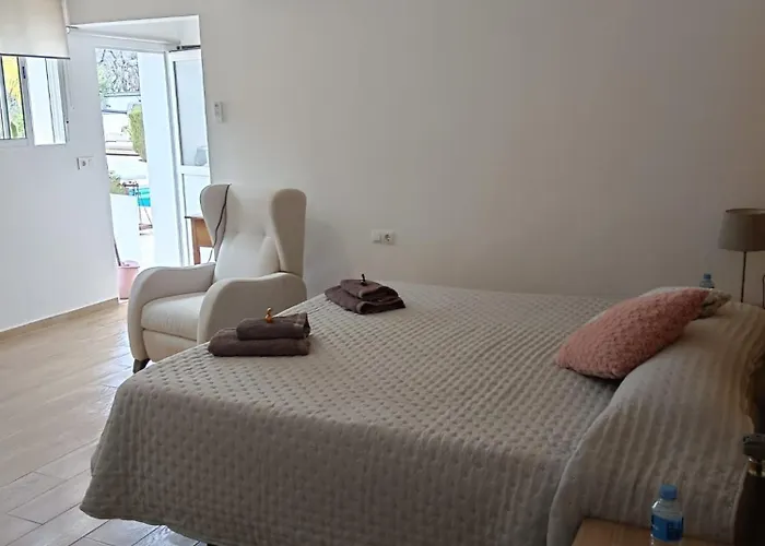 Casa Raices Del Montgo Guest house